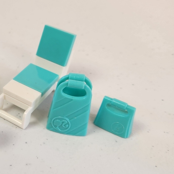 Mega Blocks Barbie Building Blocks Beach Chairs Set Sailing Poodle Purse Toys - Picture 3 of 5